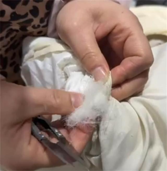鸭绒服填充物为飞丝目前商家已全额退款凯发k8国际厅登录女子称500元买