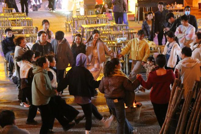 廊越“夜”越精彩凯发K8国际双(图4)