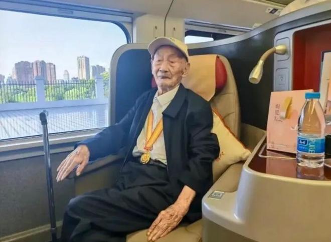 兵式上让我大受震撼的五件大杀器凯发k8国际厅登录金灿荣：阅(图11)